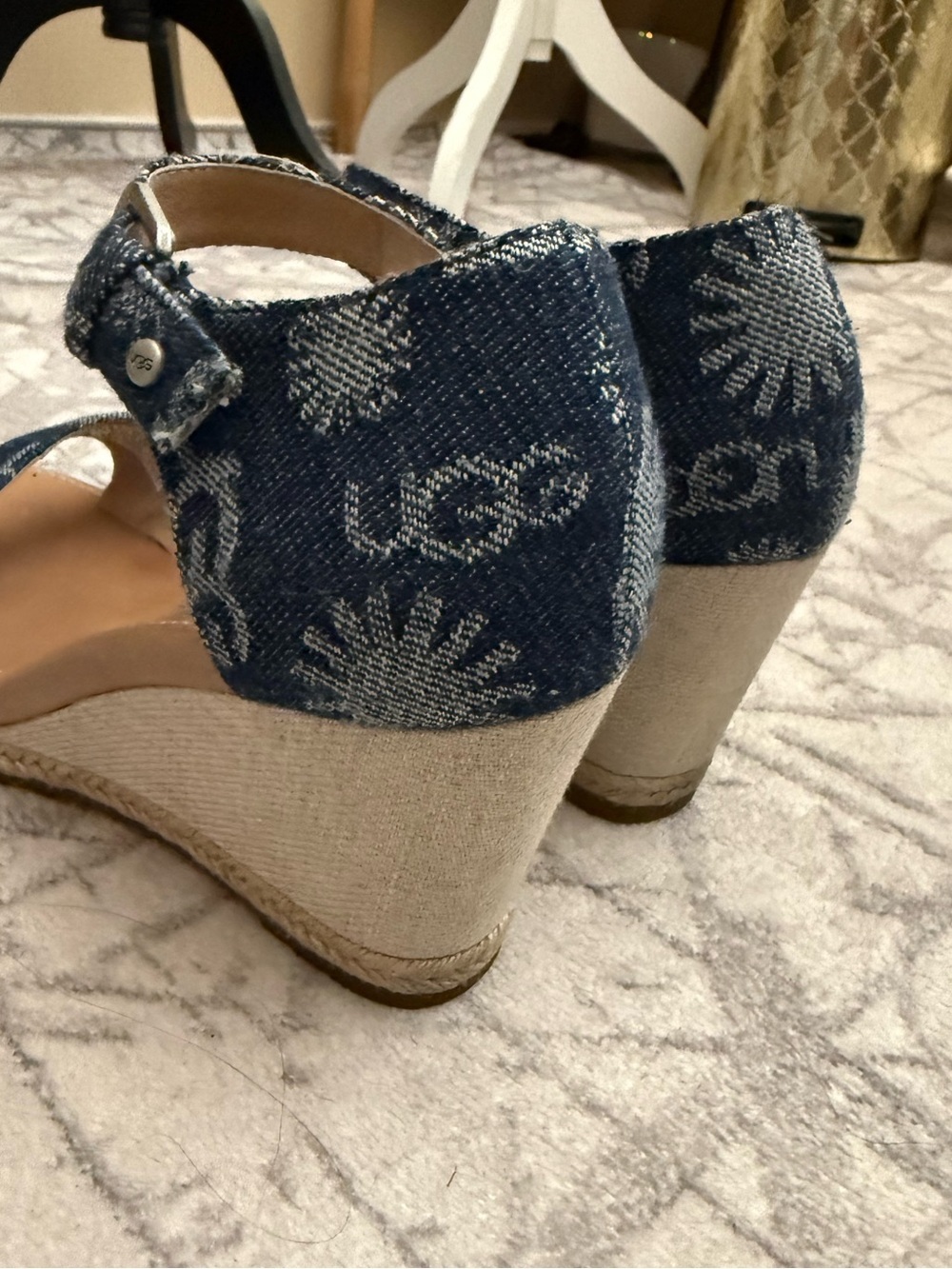 UGG Atasha Denim Wedge Sandals Size 8 Logo Jacquard Comfort Espadrille - Picture 6 of 10